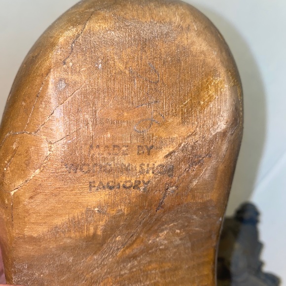 Vintage The Wooden Shoe Factory Holland MI Wooden Shoe Wall Pocket Wall Hanging - Picture 10 of 12